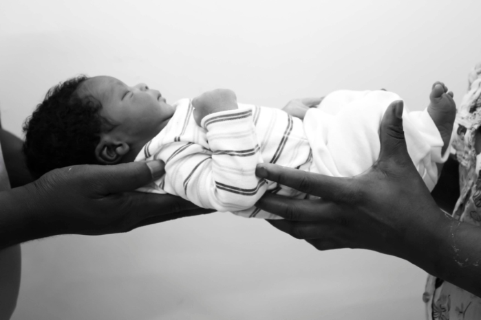 Maternidade de Curitiba retrata os primeiros dias de um bebê em mostra fotográfica gratuita - Hospital Nossa Senhora da Graça