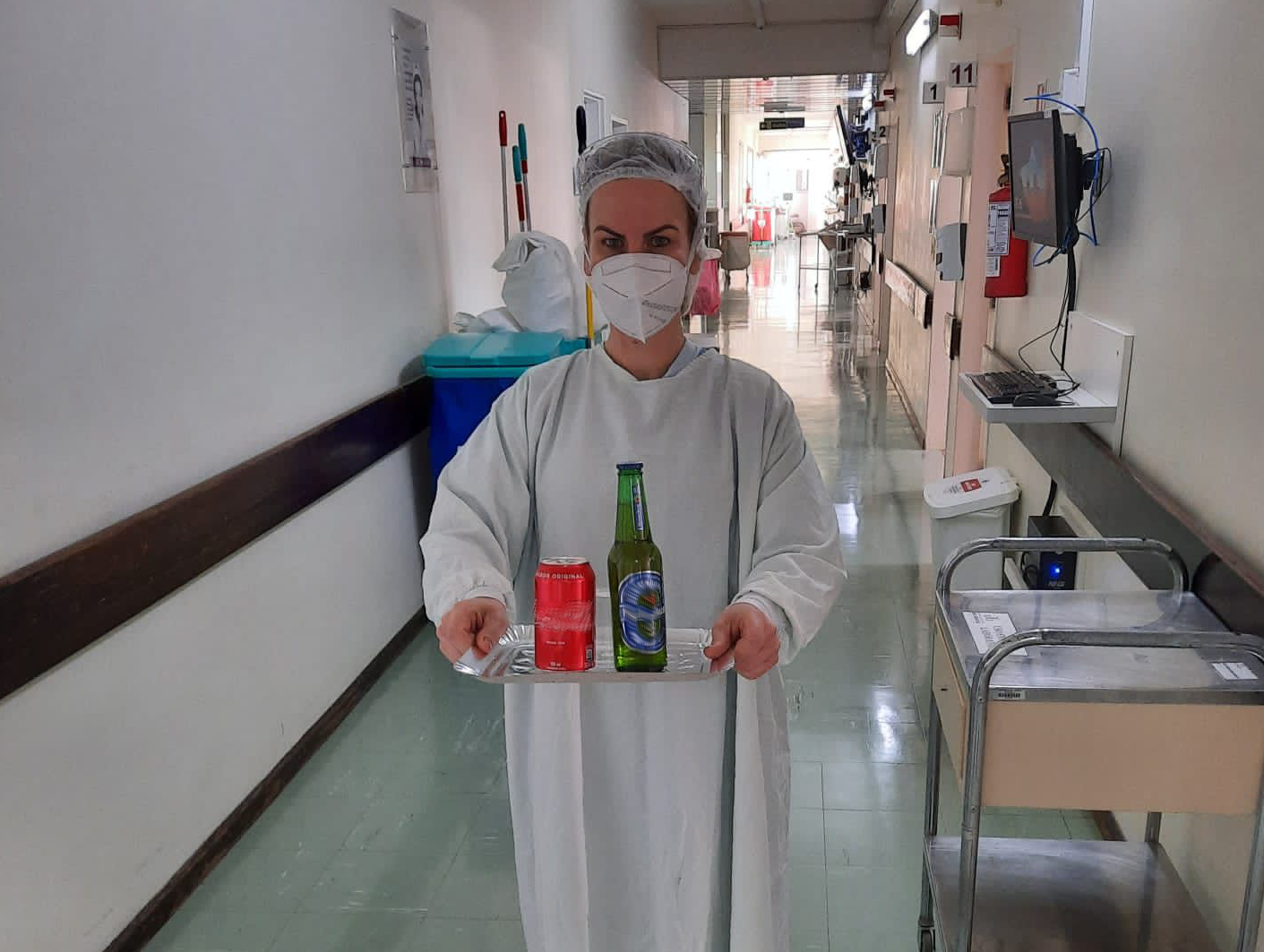 Com refrigerante e cerveja sem álcool HNSG e paciente comemoram recuperação devido a COVID-19 - Hospital Nossa Senhora da Graça