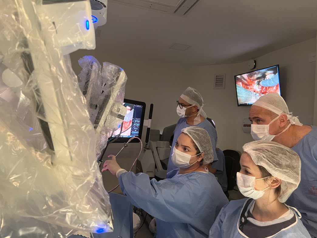 Primeira Cirurgia Robótica de Cabeça e Pescoço do Paraná é realizada no HNSG - Hospital Nossa Senhora da Graça